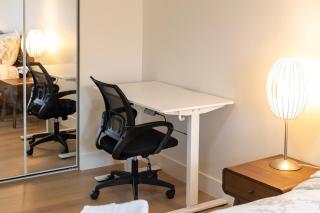 Cozy 2BR Retreat, Fast WiFi, Parking & Transit - 2