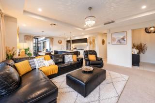 Sunlit Sanctuary with Private Patio in Wigram - 1