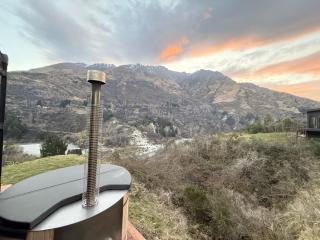 Waiora Ridge- Luxury Container home with hot tub - 2
