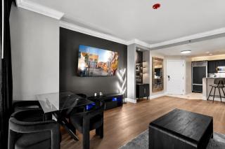 Modern Vegas Suite - 9