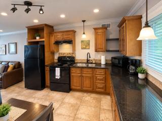 LSU campus - Bedroom TV - Gated - Pool - WD - Desk - 8