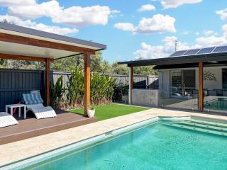 5BR Wurtulla Beach House with Private Pool - 0