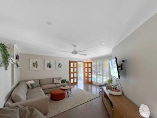 5BR Wurtulla Beach House with Private Pool - 9