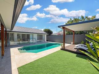5BR Wurtulla Beach House with Private Pool - 5