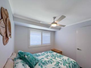 5BR Wurtulla Beach House with Private Pool - 3