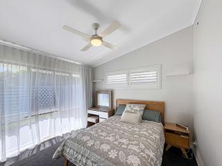 5BR Wurtulla Beach House with Private Pool - 1