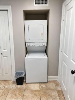 LSU campus - Bedroom TV - Gated - Pool - WD - Desk - 7