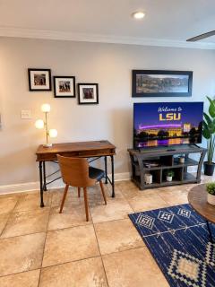 LSU campus - Bedroom TV - Gated - Pool - WD - Desk - 5