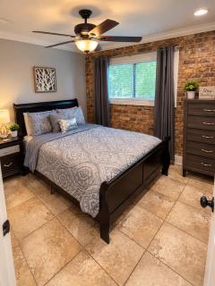 LSU campus - Bedroom TV - Gated - Pool - WD - Desk - 1