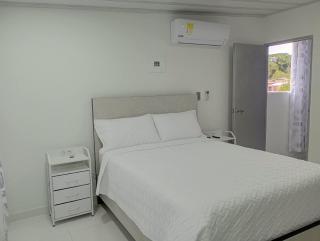 Apartaestudio Moderno con Aire Acondicionado, WiFi 900MB y Código de Acceso - 0