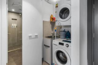 Modern Homely 2BR APT w Parking Bowen Hills - 3