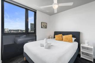 Modern Homely 2BR APT w Parking Bowen Hills - 6