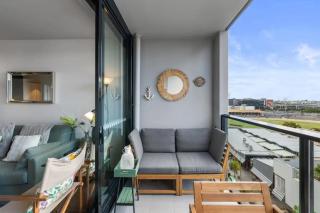 Modern Homely 2BR APT w Parking Bowen Hills - 9