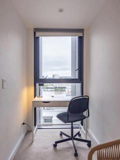 Modern Homely 2BR APT w Parking Bowen Hills - 1