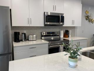 New 2025 Townhouse Near Banff Gate with Hot Tub & Mountain Views - 8