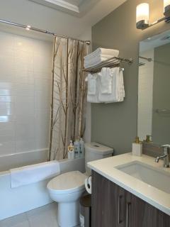 New 2025 Townhouse Near Banff Gate with Hot Tub & Mountain Views - 5