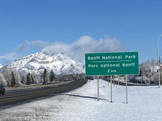 New 2025 Townhouse Near Banff Gate with Hot Tub & Mountain Views - 3