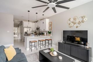 Stylish 3BR Duplex-Free Parking -Near Downtown - IAH - 3