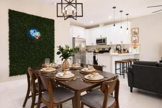 Stylish 3BR Duplex-Free Parking -Near Downtown - IAH - 0