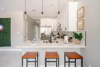 Stylish 3BR Duplex-Free Parking -Near Downtown - IAH - 7