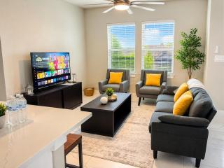 Stylish 3BR Duplex-Free Parking -Near Downtown - IAH - 6