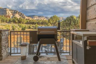 New Hot Tub! Luxury Mountain Retreat East Zion! - 2