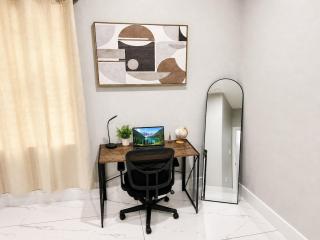 Stylish 3BR Duplex-Free Parking -Near Downtown - IAH - 1