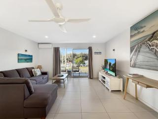 Two bedroom Cotton Tree Beachside Escape - Maroochydore - 9
