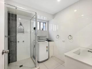 Two bedroom Cotton Tree Beachside Escape - Maroochydore - 7