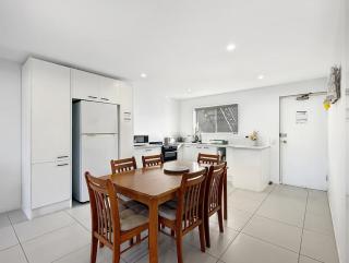 Two bedroom Cotton Tree Beachside Escape - Maroochydore - 4