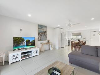 Two bedroom Cotton Tree Beachside Escape - Maroochydore - 2
