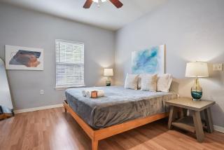 East Austin 4BR Group Getaway Near UT, F1, ACL & Football Sleeps 10 - 8