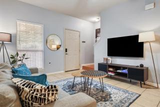 East Austin 4BR Group Getaway Near UT, F1, ACL & Football Sleeps 10 - 1