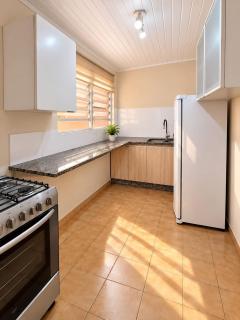 CASA - localizada no centro de Campo Grande - 2 quartos com ar e garagem para 2 carros - 6