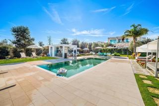 7 Bedroom Luxury Villa - Pool, Garden & Parking - Happy Rentals - 9