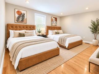 24 Guests FREE Parking+10 Min NYC+Backyard+Arcade - 3