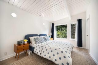 Modern Mercer Island 5BR Family Home w Deck - 7