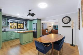 Spacious home with pool in Kippa-Ring - 3