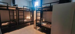 Tinlay house and hostel - 8