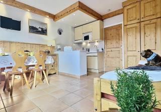 Résidence Le Bec Rouge - joli studio 4 personnes à Tignes ski aux pieds et proche des commerces dans le quartier du Lac. Situé au 6ème étage d'une grande MAE-2125 - 3