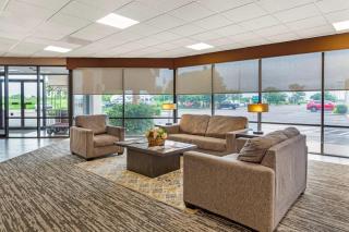 Suburban Studios I-80 Grand Island - 5