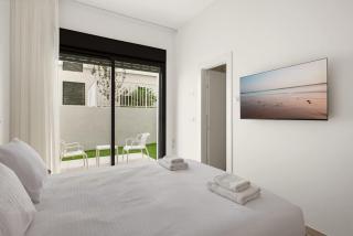 Spacious 4BR Luxury Apartment l Huge Balcony & Mamad - 8