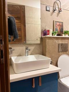 Lux terrace studio flat in sector 52 gurgaon with kitchen, balcony,bathroom - 1