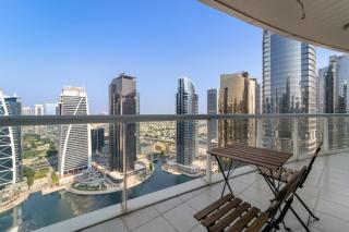 Spacious 1BR unit with Lake View - 0