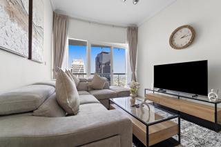 Spacious 1BR unit with Lake View - 6