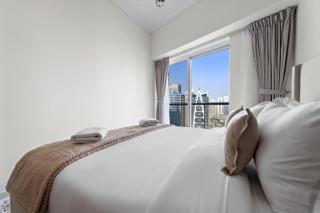 Spacious 1BR unit with Lake View - 1