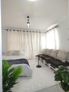 Cosy Tulip Stays - 4