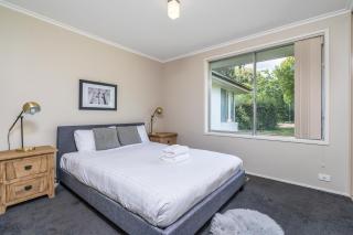 Elegant 4 Bedroom Home in Chifley - Hosted by Canstay - 1