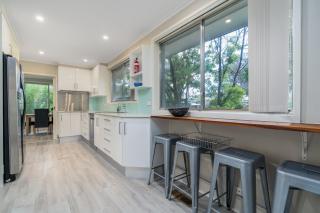 Elegant 4 Bedroom Home in Chifley - Hosted by Canstay - 7