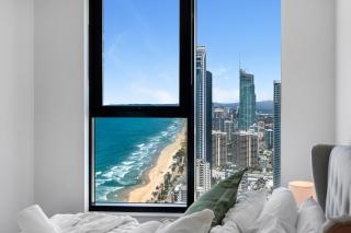 Beachfront 2BR Skyhome, Panoramic Ocean Views, 2 Pools & Gym, Meriton Ocean - 8